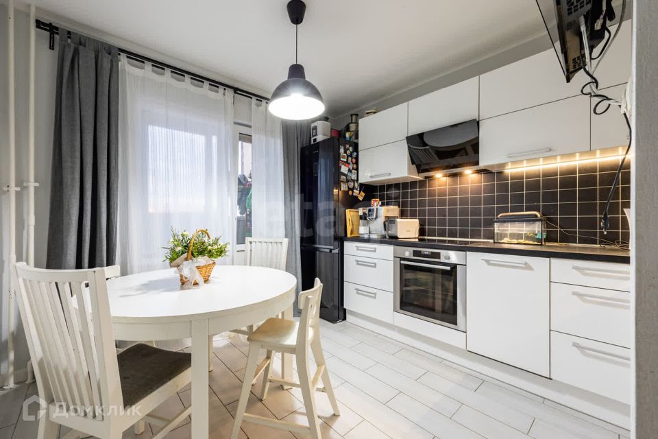 Продаётся 2-комнатная квартира, 56.8 м²