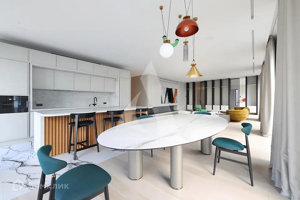 Продаётся 5-комнатная квартира, 287 м²