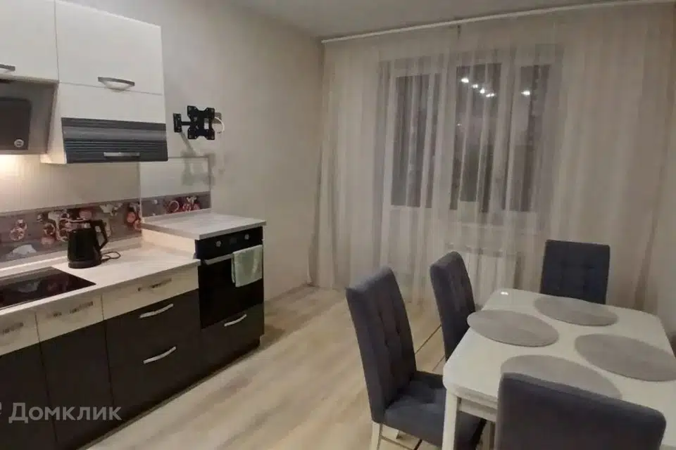Продаётся 1-комнатная квартира, 42.3 м²