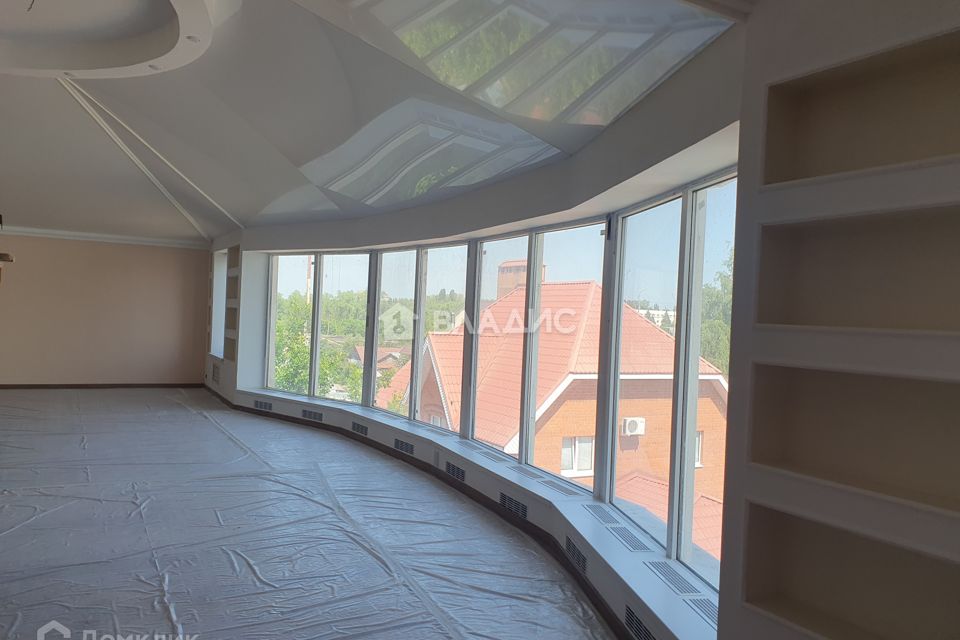 Продаётся 3-комнатная квартира, 214.4 м²
