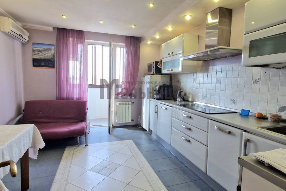 Продаётся 3-комнатная квартира, 76.7 м²
