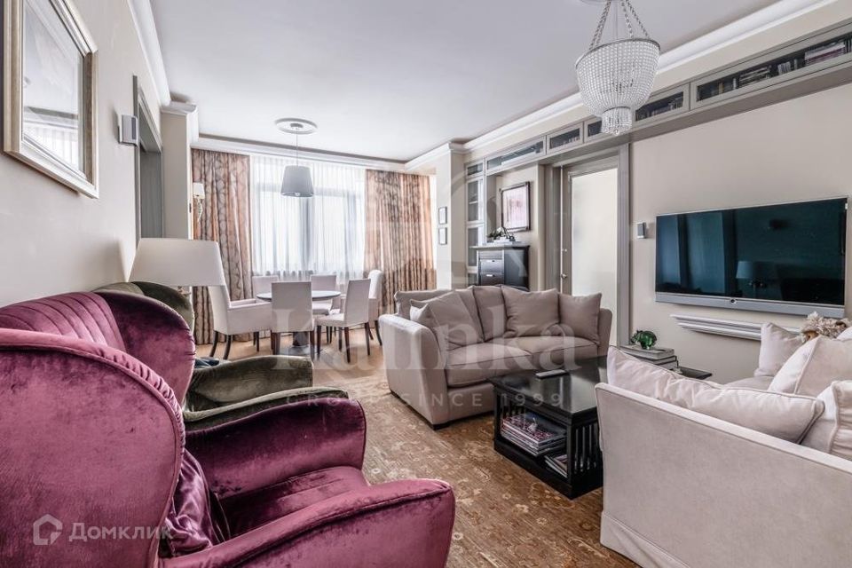 Продаётся 4-комнатная квартира, 141 м²