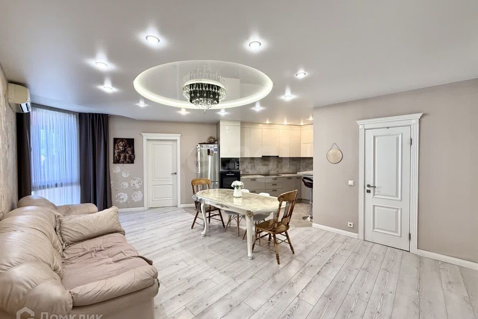 Продаётся 4-комнатная квартира, 131.7 м²