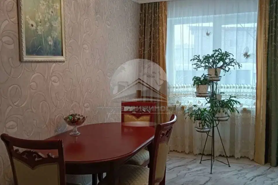 Продаётся 4-комнатная квартира, 61.8 м²