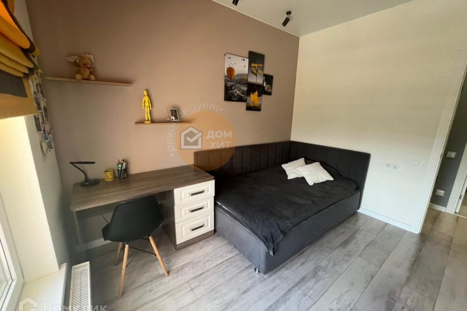 Продаётся 1-комнатная квартира, 42 м²