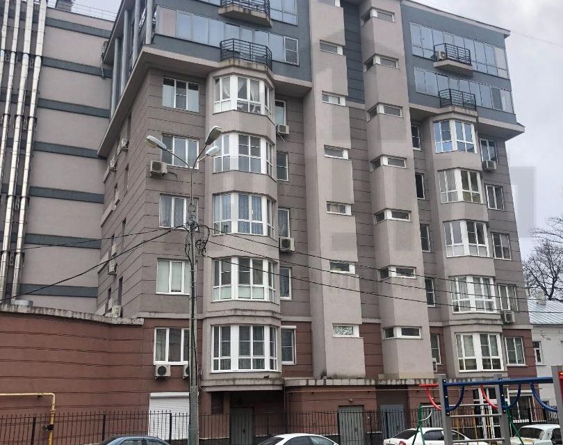 Продаётся 3-комнатная квартира, 111 м²