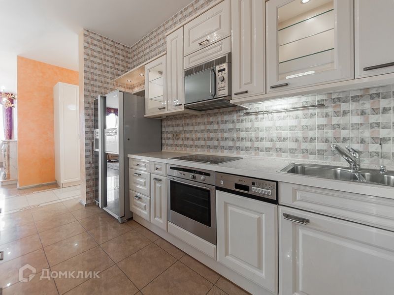 Сдаётся 3-комнатная квартира, 135 м²