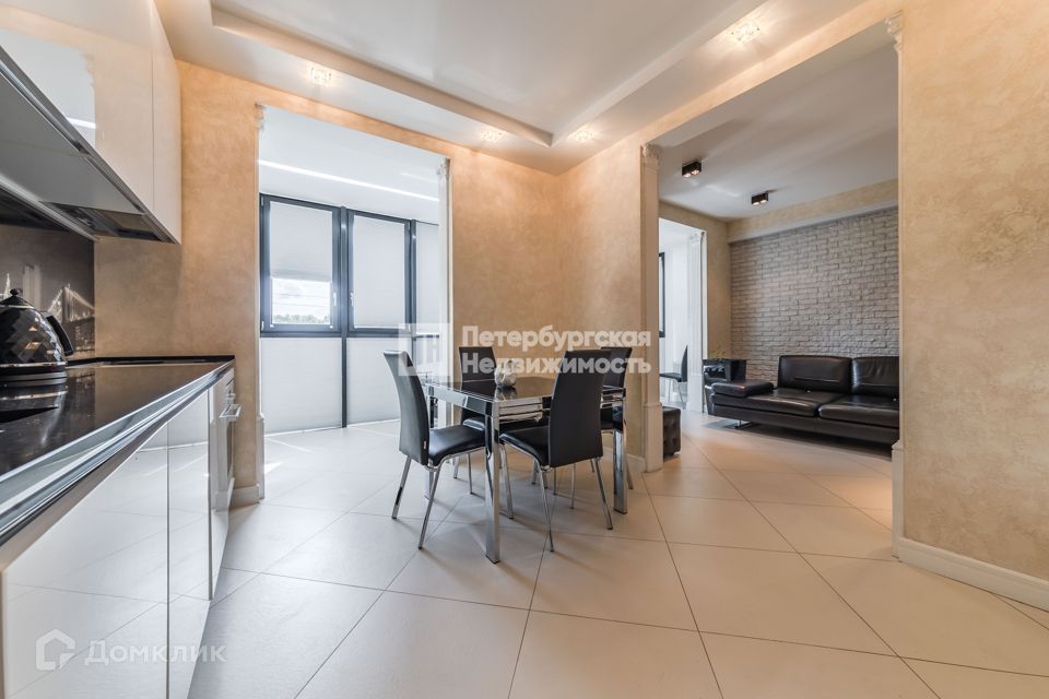 Продаётся 4-комнатная квартира, 147.5 м²