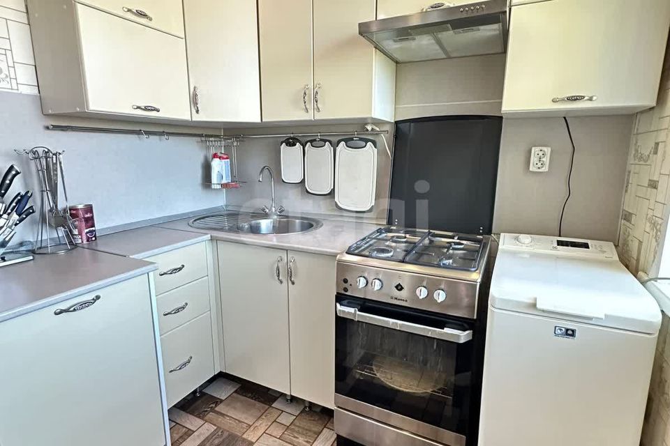 Продаётся 4-комнатная квартира, 61.8 м²