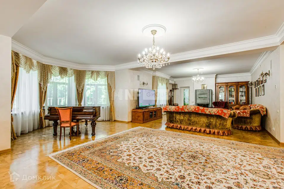 Продаётся 2-этажный дом, 1430 м²