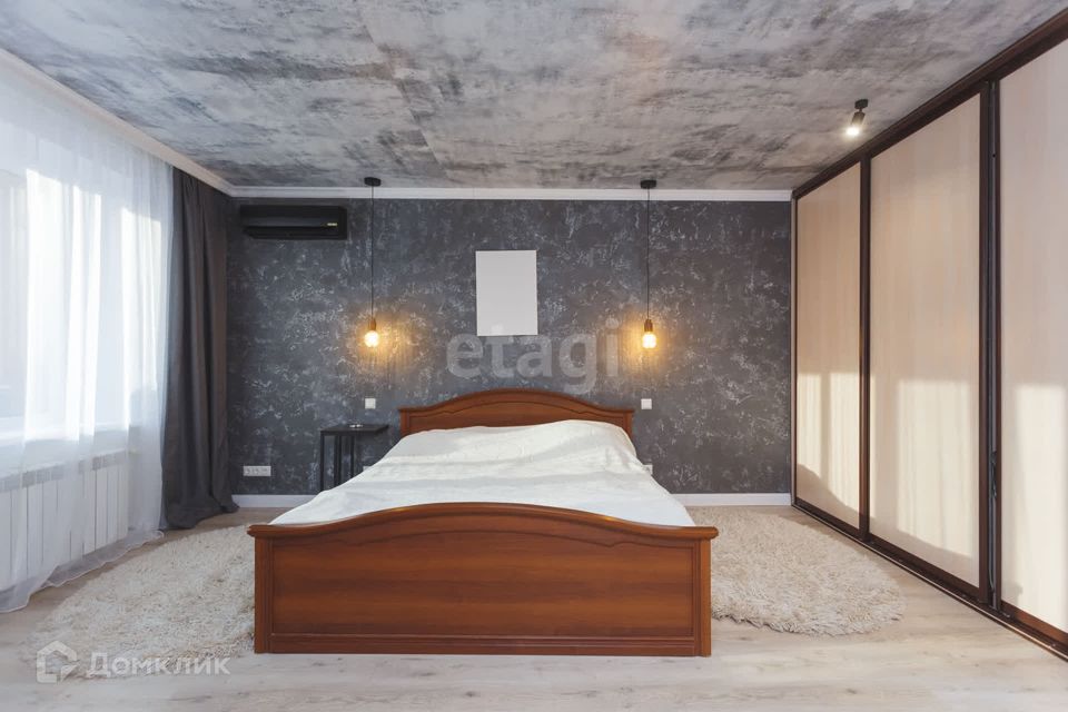 Продаётся 5-комнатная квартира, 188.9 м²
