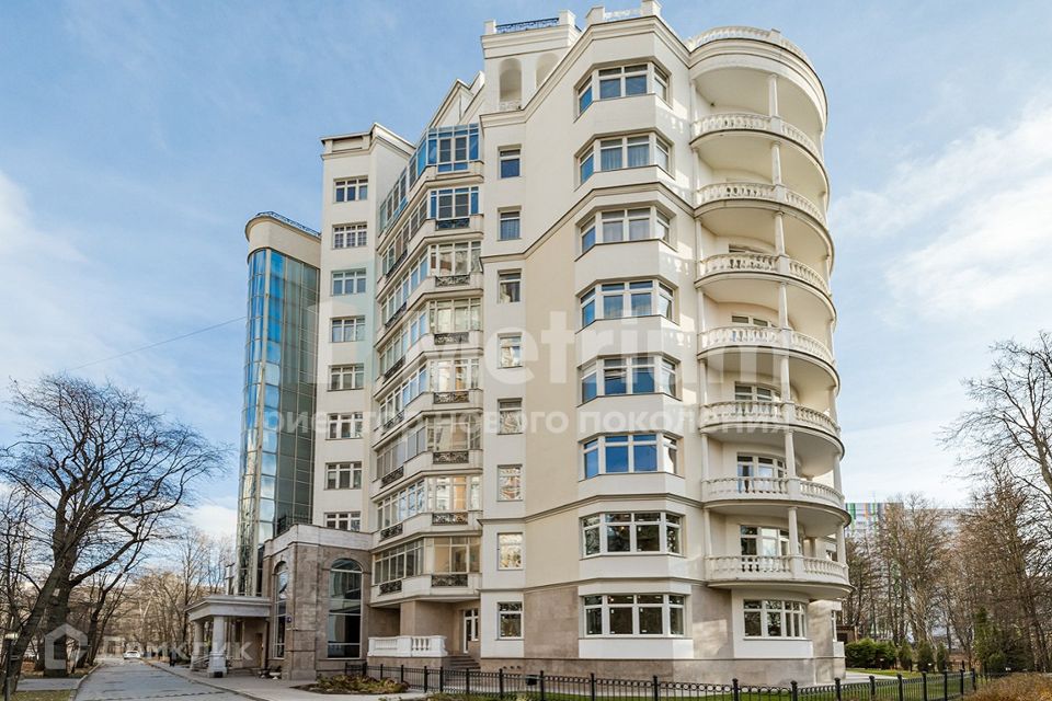 Продаётся 5-комнатная квартира, 290.8 м²