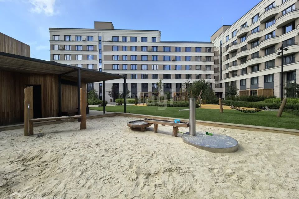 Продаётся 1-комнатная квартира, 42 м²