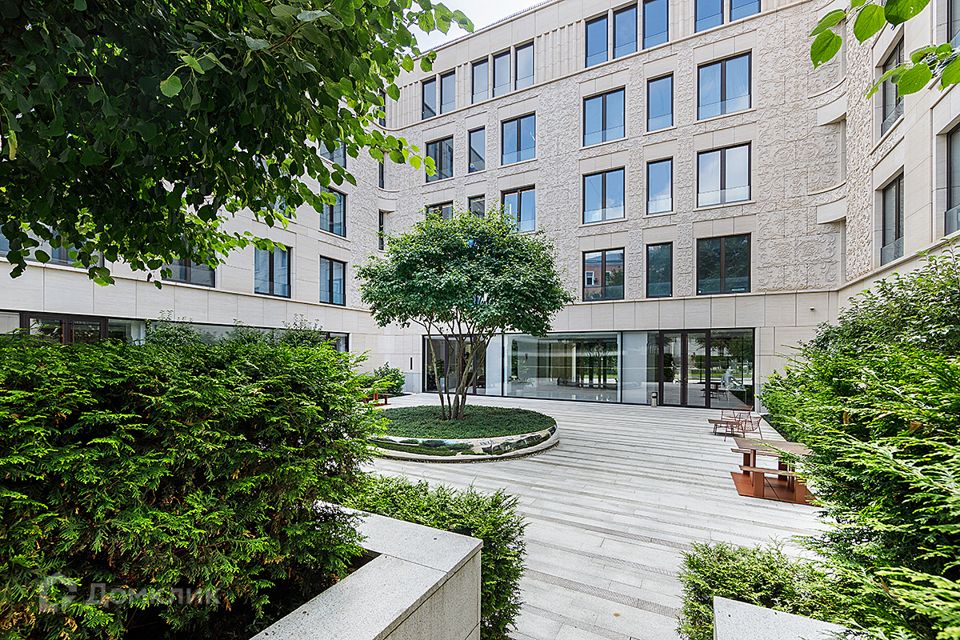 Продаётся 3-комнатная квартира, 146.8 м²