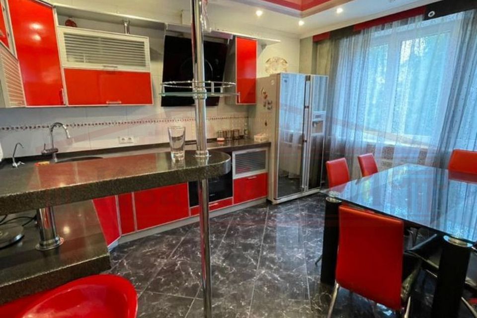 Сдаётся 4-комнатная квартира, 120 м²