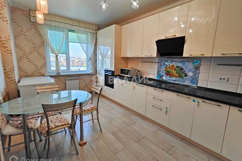 Продаётся 4-комнатная квартира, 106 м²