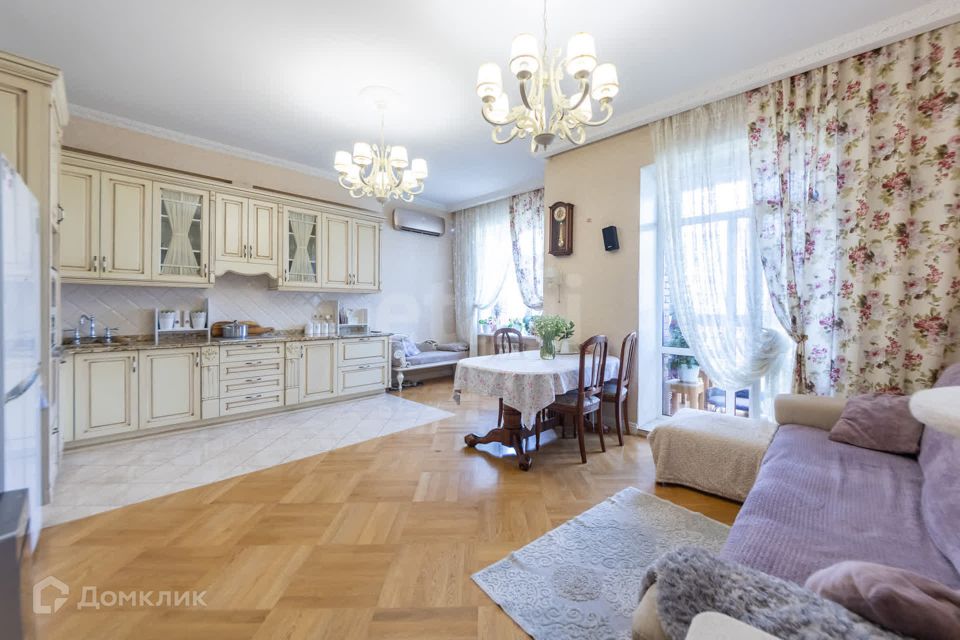 Продаётся 5-комнатная квартира, 123.7 м²
