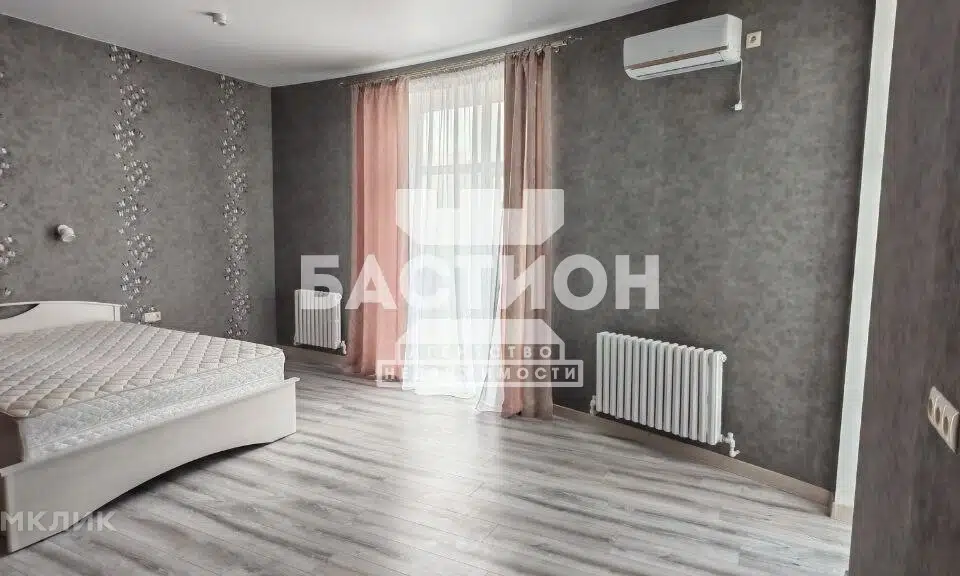 Продаётся 3-комнатная квартира, 158 м²