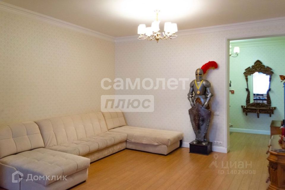 Продаётся 3-комнатная квартира, 136 м²