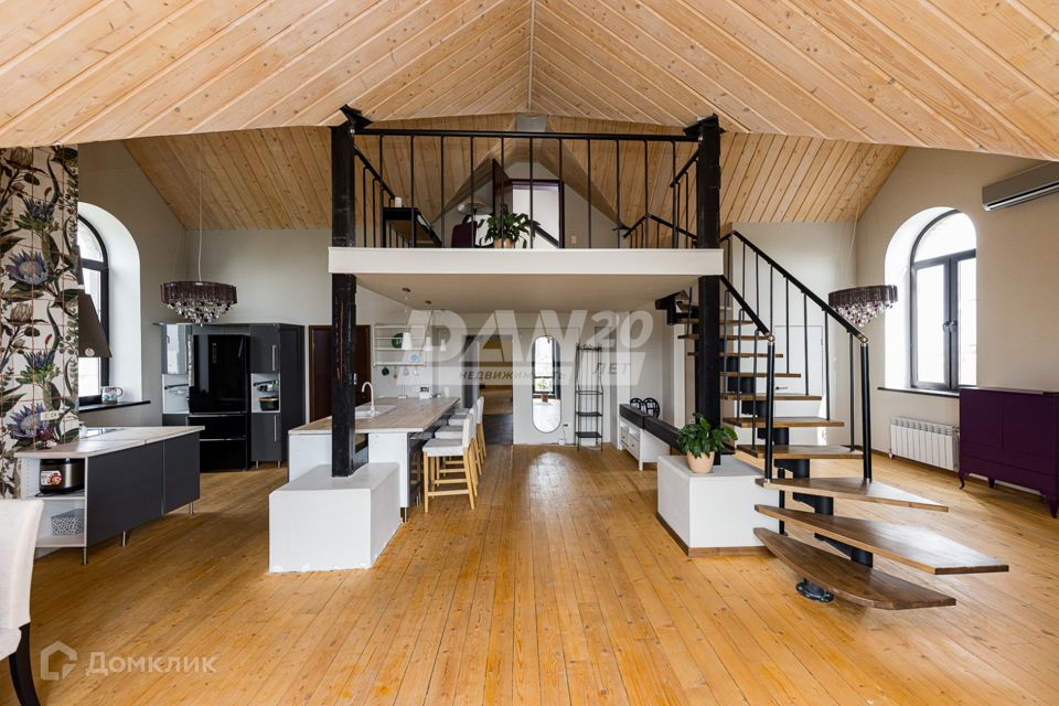 Продаётся 4-комнатная квартира, 181.6 м²