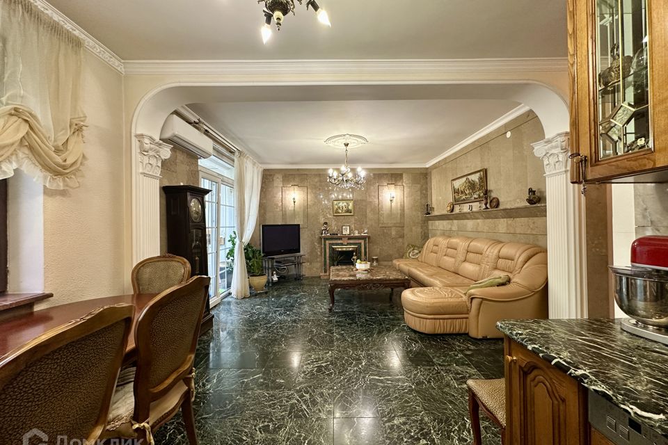 Продаётся 4-комнатная квартира, 106.5 м²