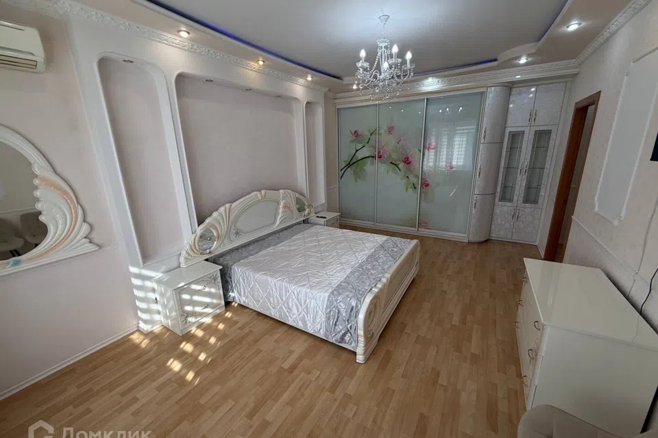 Сдаётся 2-комнатная квартира, 90 м²