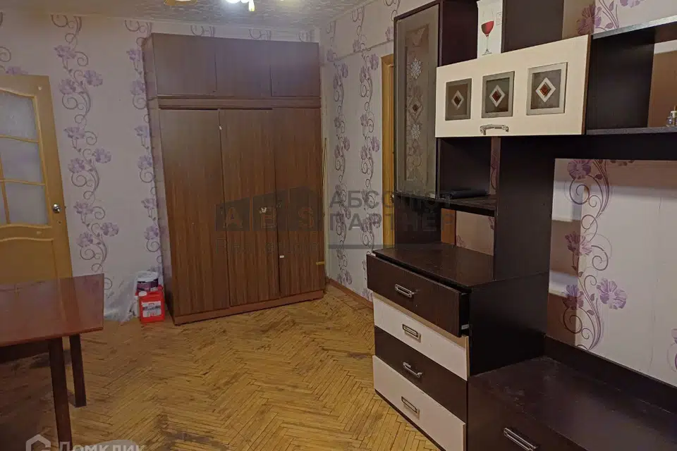 Продаётся 3-комнатная квартира, 48.5 м²