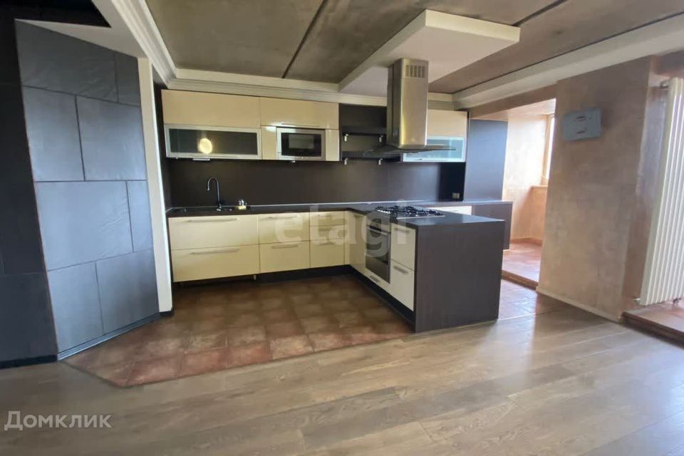 Продаётся 4-комнатная квартира, 151 м²