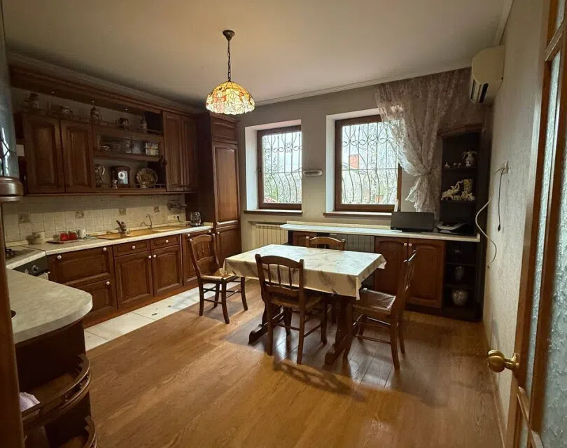 Продаётся 2-этажный дом, 350 м²