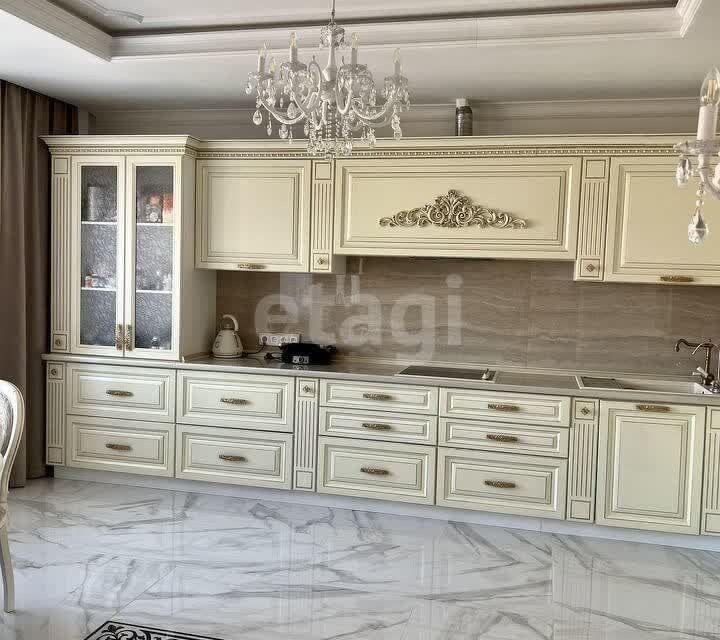 Продаётся 3-комнатная квартира, 128 м²
