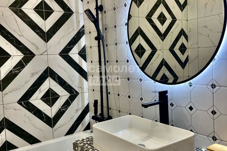 Продаётся 1-комнатная квартира, 56 м²