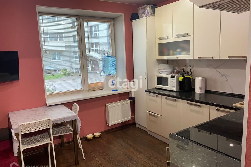 Продаётся 1-комнатная квартира, 42 м²