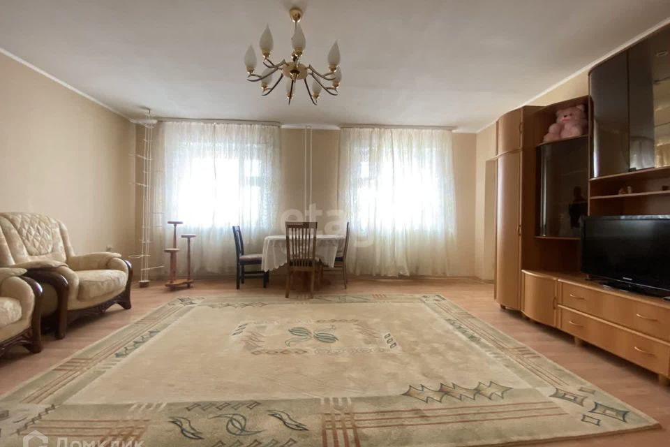 Продаётся 2-комнатная квартира, 92.7 м²