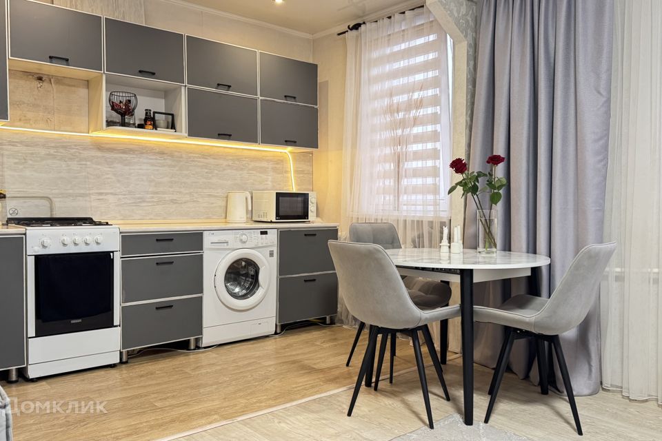 Продаётся 4-комнатная квартира, 58 м²