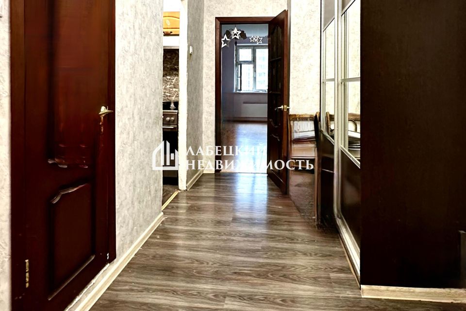 Продаётся 3-комнатная квартира, 130.8 м²