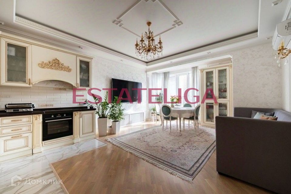 Продаётся 4-комнатная квартира, 110 м²
