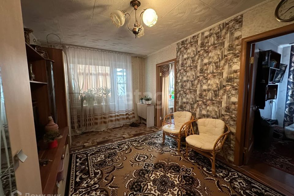 Продаётся 4-комнатная квартира, 61 м²