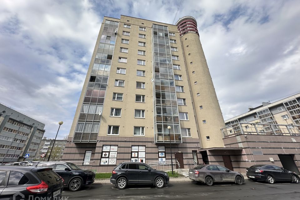Сдаётся 3-комнатная квартира, 121.9 м²