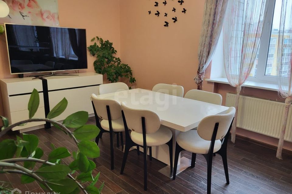Продаётся 4-комнатная квартира, 171.4 м²