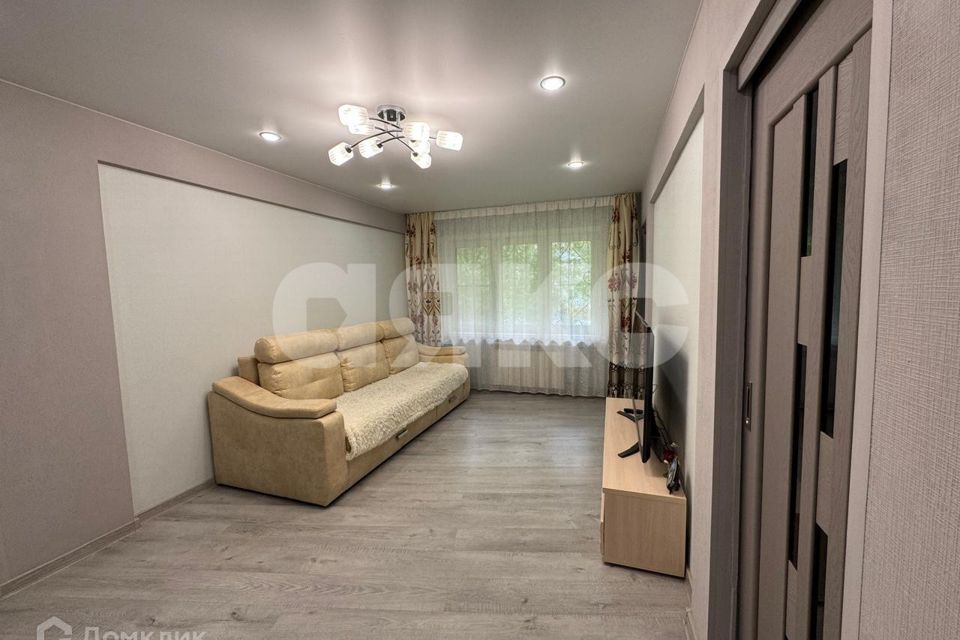Продаётся 4-комнатная квартира, 58.4 м²