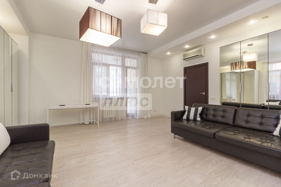 Продаётся 3-комнатная квартира, 144 м²