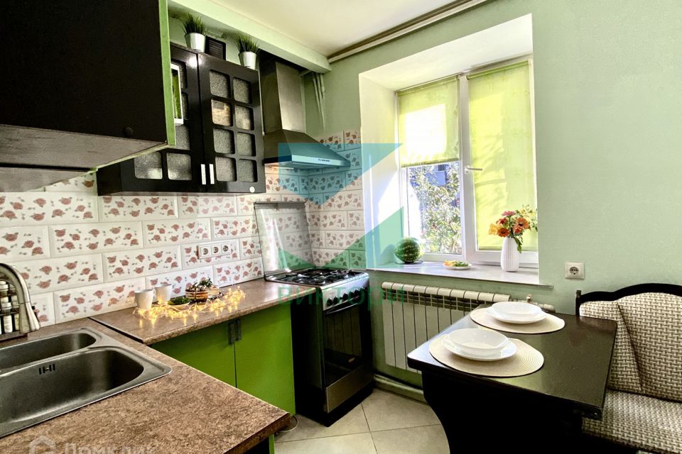 Продаётся 3-комнатная квартира, 52.9 м²