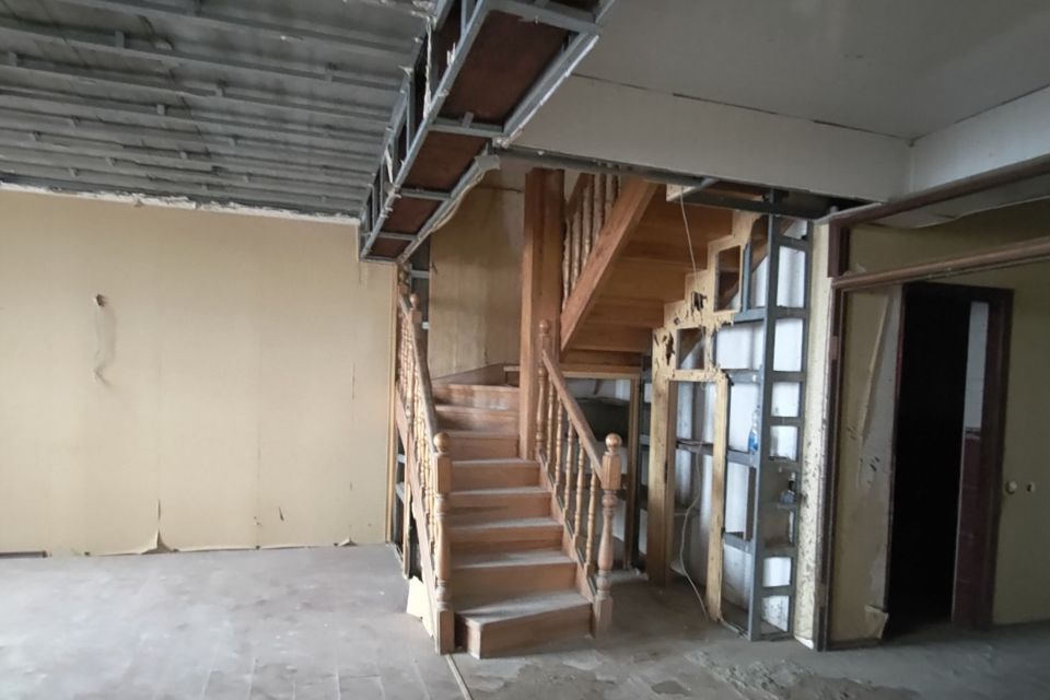 Продаётся 4-комнатная квартира, 182.3 м²