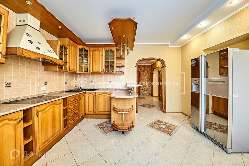 Продаётся 4-комнатная квартира, 149 м²