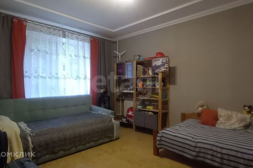 Продаётся 4-комнатная квартира, 69.6 м²