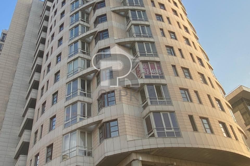 Продаётся 5-комнатная квартира, 215 м²