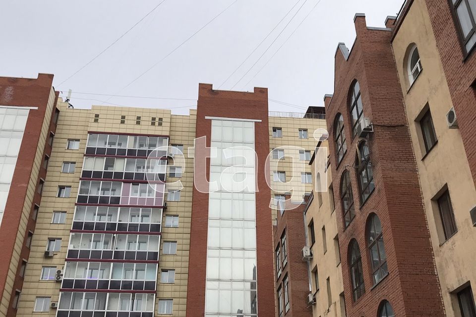 Продаётся 5-комнатная квартира, 327 м²