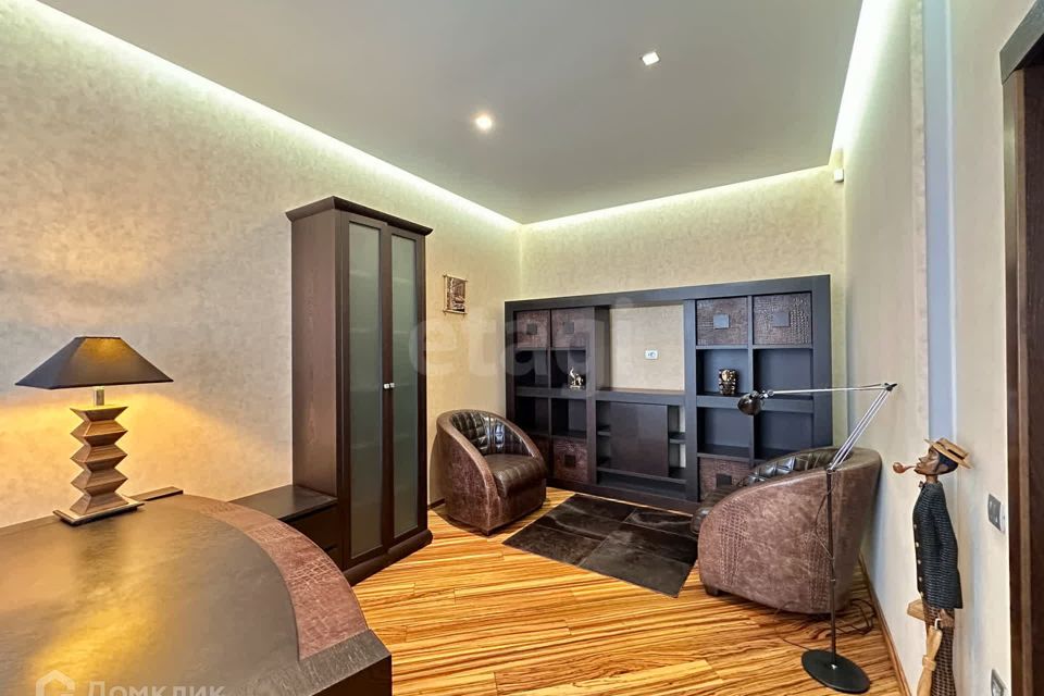 Продаётся 4-комнатная квартира, 148.3 м²