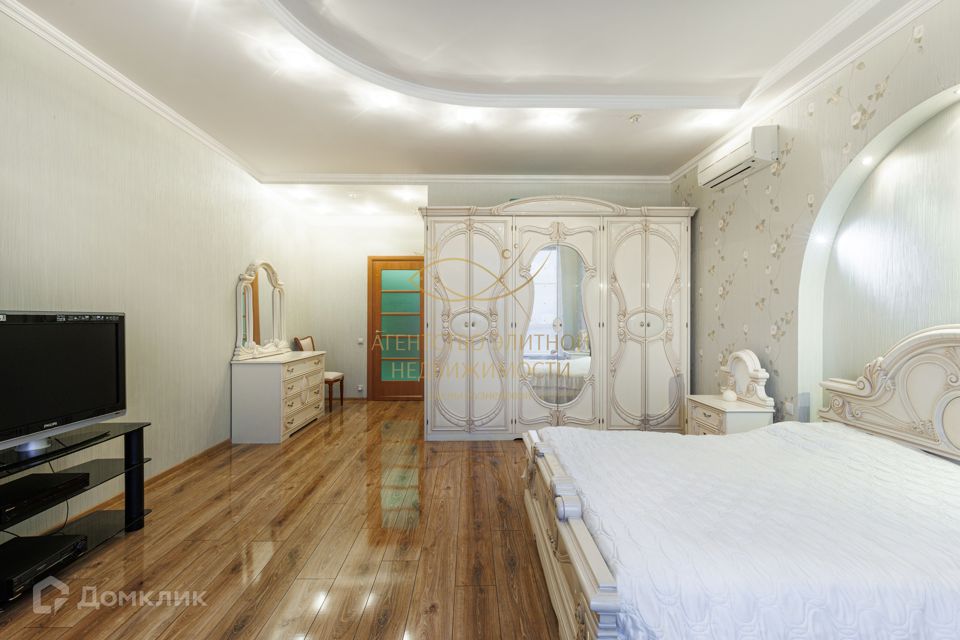 Продаётся 3-комнатная квартира, 148 м²