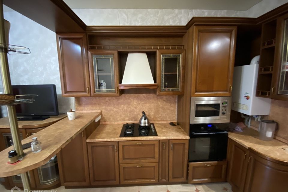 Продаётся 3-комнатная квартира, 106 м²